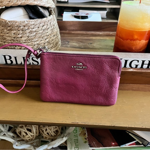 Coach Small Wristlet  fuchsia Pebble Leather - Picture 5 of 6